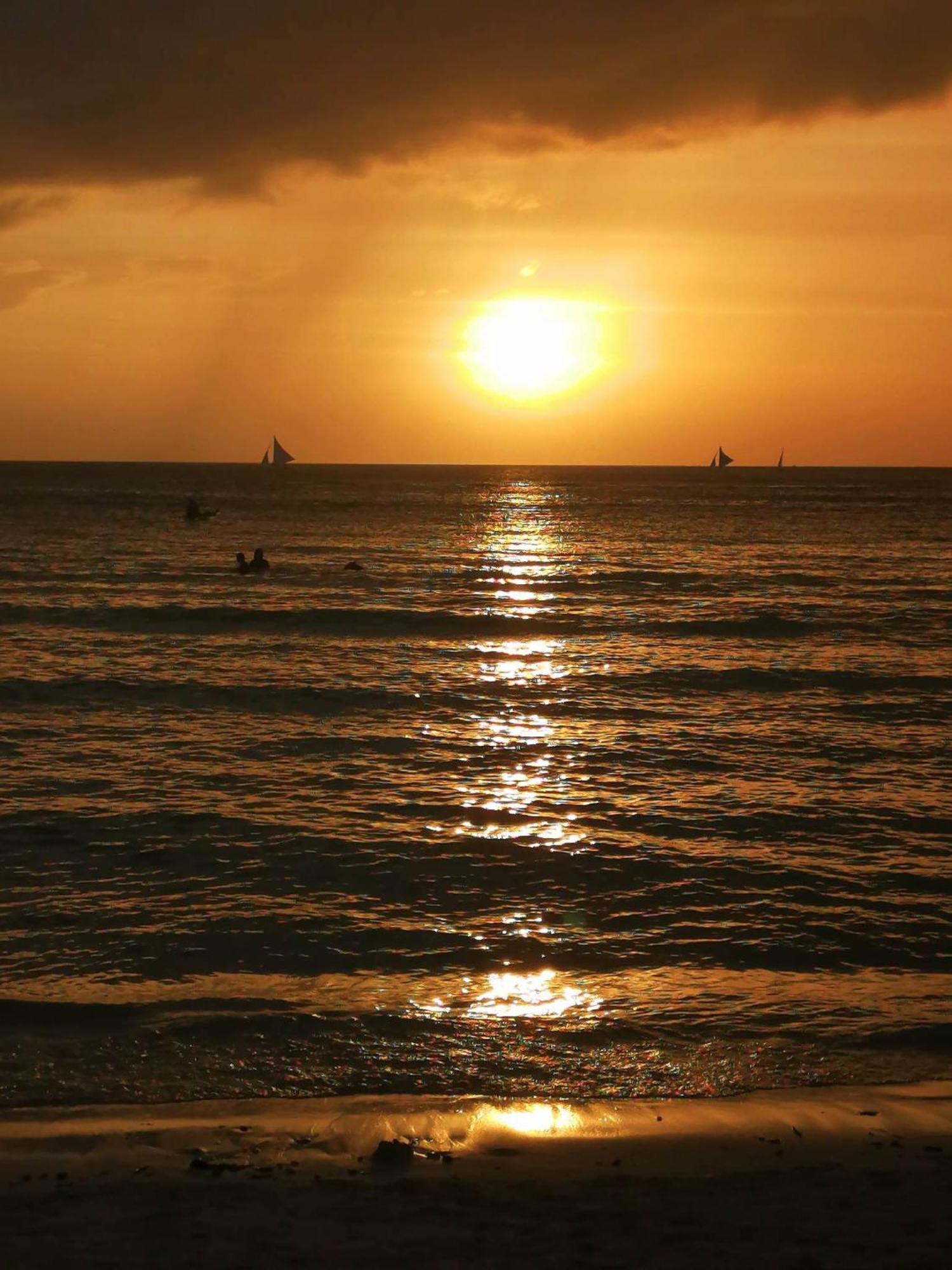 El Moro Beach Resort (Adults Only) Balabag  Ngoại thất bức ảnh